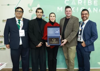Isla Mujeres recibe certificación Queer Destinations por su compromiso con la inclusión y la diversidad en FITUR 2026