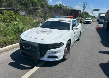 Ineficaces, operativos contra transporte pirata en el aeropuerto de Cancún