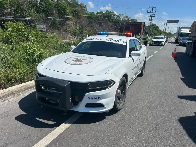 Ineficaces, operativos contra transporte pirata en el aeropuerto de Cancún