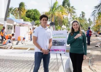 Atenea Gómez Ricalde supervisa avances de la obra integral en el malecón y avenida de la Rueda Medina en Isla Mujeres