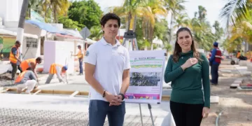 Atenea Gómez Ricalde supervisa avances de la obra integral en el malecón y avenida de la Rueda Medina en Isla Mujeres