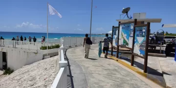 Preparan construcción de torres de salvavidas en Cancún, antes de Semana Santa