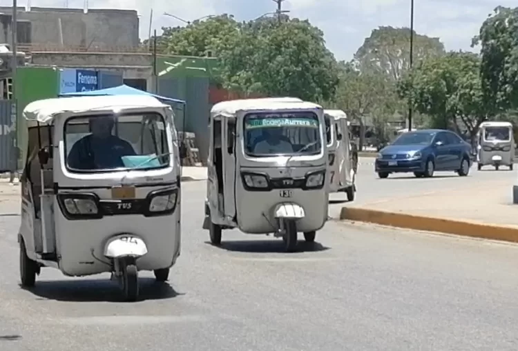 Proyectan prohibir mototaxis en la carretera a El Tintal