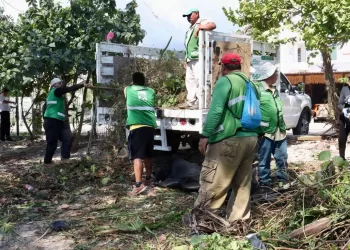 Impulsa Ayuntamiento de Puerto Morelos limpieza y sanidad en escuelas del municipio