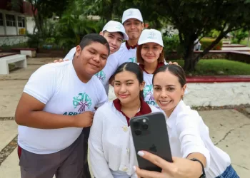 Invita Ana Paty Peralta a secundarias y preparatorias participar en “Arboriza Cancún en tu Escuela”
