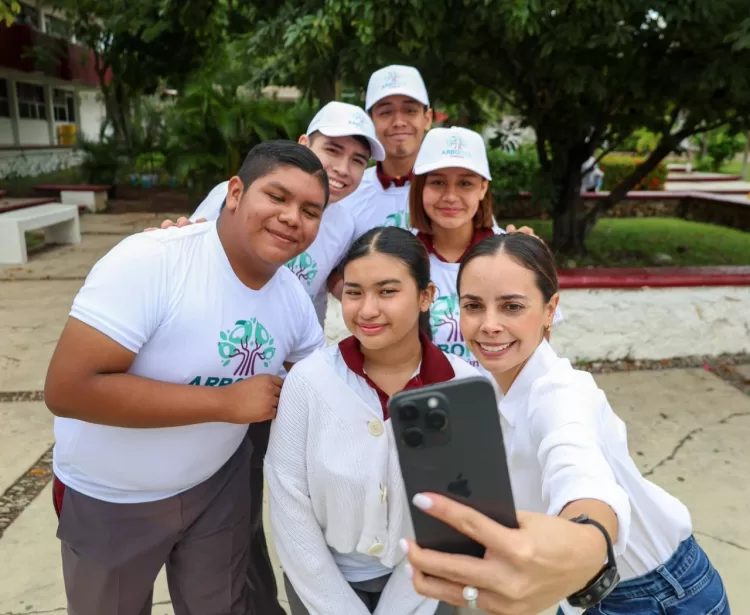 Invita Ana Paty Peralta a secundarias y preparatorias participar en “Arboriza Cancún en tu Escuela”