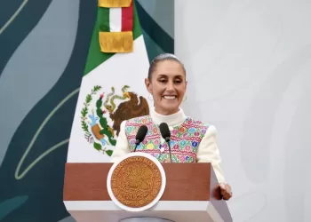 Destaca Sheinbaum aumento del 154% al salario mínimo y pide opinión en Instagram sobre indicadores