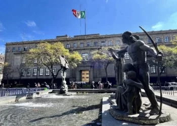 Ministros de la Corte devolverán camionetas de 1.7 mdp tras críticas