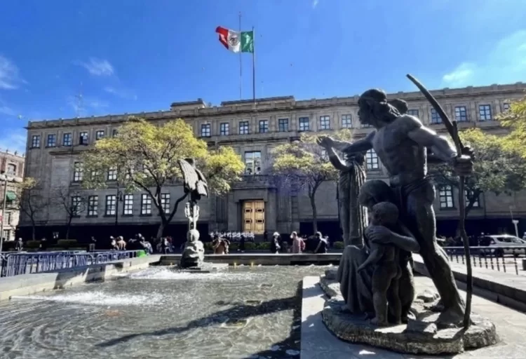 Ministros de la Corte devolverán camionetas de 1.7 mdp tras críticas