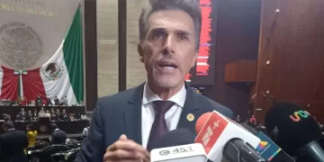 Morena suspende derechos políticos de Sergio Mayer; Comisión de Honestidad señala “impacto negativo a imagen del movimiento”