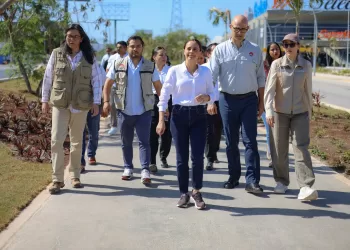 Supervisa Ana Paty Peralta cruces seguros en distintas zonas de Cancún