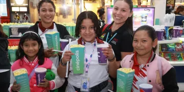 Gobierno Municipal alegra a la niñez isleña con visitas al cine 