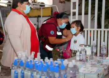 Inicia jornada de vacunación contra el sarampión en escuelas de Isla Mujeres