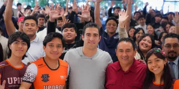 Gino Segura continúa el diálogo con estudiantes de universidades públicas de Quintana Roo