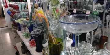 A duras penas sobrevive fábrica de vidrio soplado en Playa del Carmen