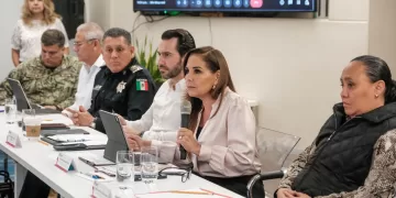 Encabeza Mara Lezama acciones para agilizar filtros migratorios y reducir tiempos de espera de equipaje en el Aeropuerto de Cancún rumbo al Mundial