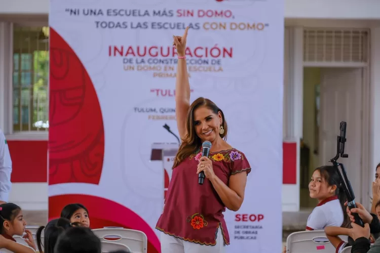 Entrega Mara Lezama nuevo domo en la escuela primaria Tulum para el bienestar estudiantil 