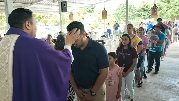 Gran afluencia en iglesias de Cancún por Miércoles de Ceniza