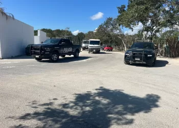 Frenan pleito en invasión y aseguran retroexcavadora en Playa del Carmen