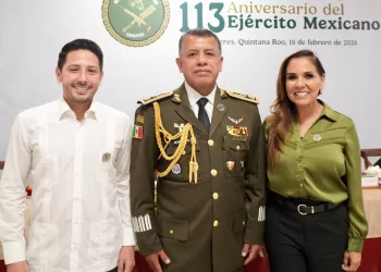 Renán Sánchez Tajonar acompaña a la Gobernadora Mara Lezama en el CXIII Aniversario del Ejército Mexicano