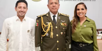 Renán Sánchez Tajonar acompaña a la Gobernadora Mara Lezama en el CXIII Aniversario del Ejército Mexicano