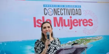 Atenea Gómez Ricalde gestiona cuatro puntos de acceso a internet gratuito en Isla Mujeres