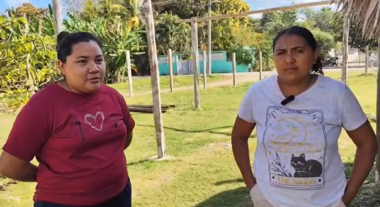 Bloquean escuela en José María Morelos, por supuestos malos tratos de maestro