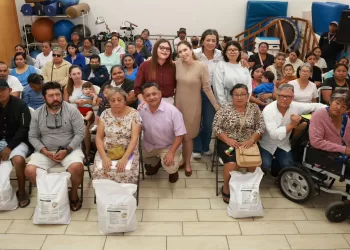 Atenea Gómez Ricalde suma esfuerzos para apoyar a grupos vulnerables en Isla Mujeres