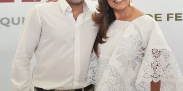 Renán Sánchez Tajonar acompaña a la Gobernadora Mara Lezama en el Día de la Bandera