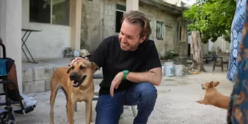 Fernando Muñoz Calero respalda la política de cero tolerancia al maltrato animal en Playa del Carmen