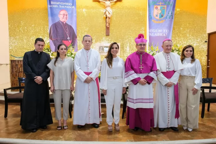 Asiste Mara Lezama a la toma de posesión de Salvador González como segundo obispo de la Diócesis Cancún-Chetumal