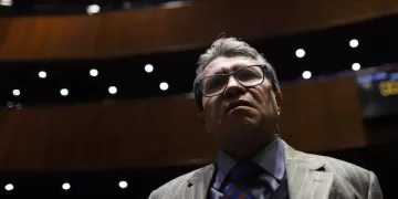 Se quedan 200 diputados plurinominales en la reforma electoral, sostiene Ricardo Monreal
