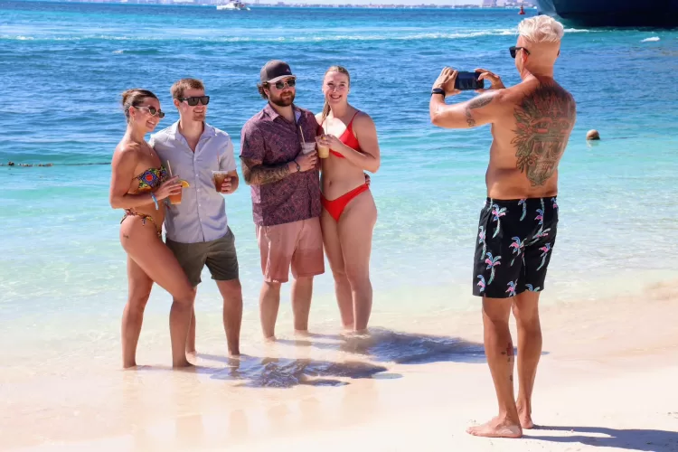 Isla Mujeres mantiene 80% de ocupación hotelera, por lo cual fortalece la limpieza de sus playas