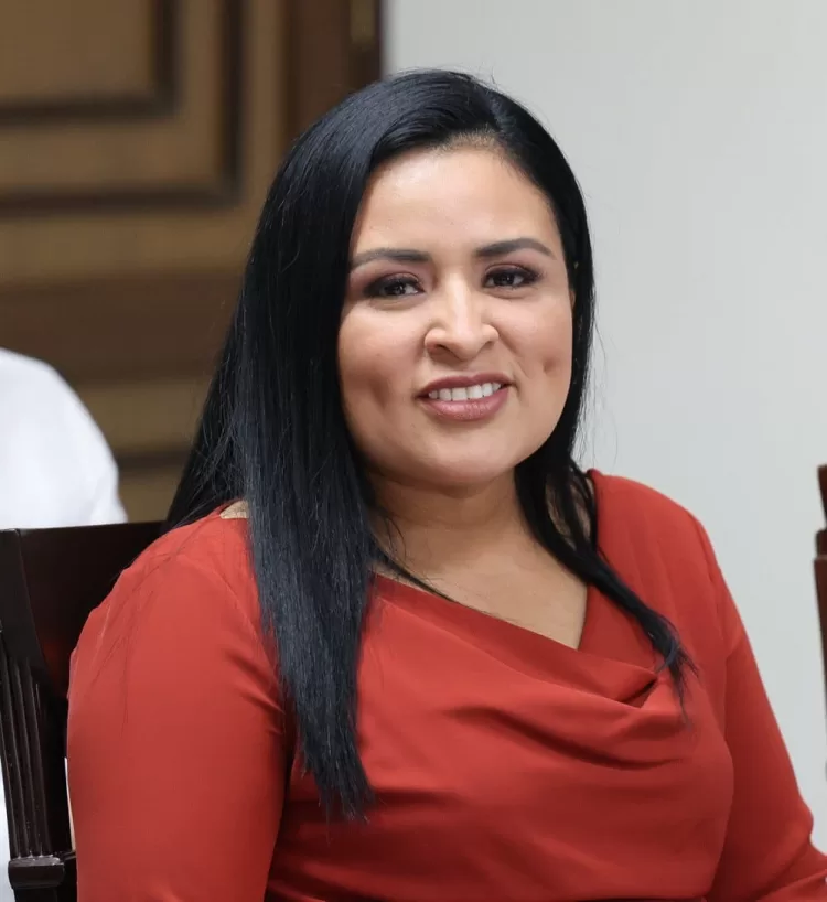 Exhorta Blanca Merari a gestionar la renovación de la licencia de funcionamiento de todos los negocios