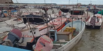 Bajas temperaturas dejan calles vacías y lancheros ociosos en Holbox