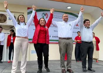 Arturo Arjona rinde protesta como presidente del PRI en Playa del Carmen