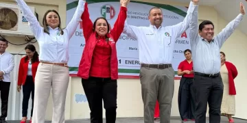 Arturo Arjona rinde protesta como presidente del PRI en Playa del Carmen