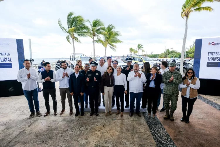 Refuerzan Mara Lezama y Ana Paty Peralta seguridad en Cancún con entrega de 70 nuevas patrullas