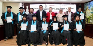 Atenea Gómez reconoce esfuerzo académico en entrega de certificados PRONACE en Isla Mujeres