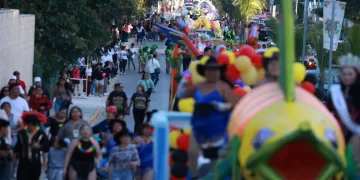 Desfile del Carnaval “Soy Isla Mujeres 2026” llena de música, color y alegría a Ciudad Mujeres