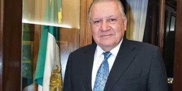 De gallos, cisnes negros y pollos pelones