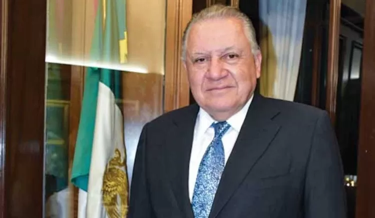 De gallos, cisnes negros y pollos pelones