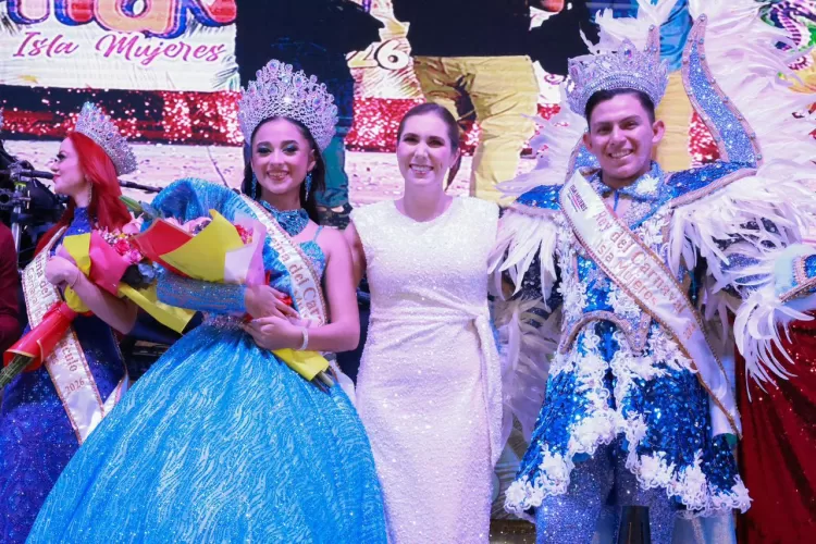 Lleno total en la gran Gala de Coronación de los Soberanos del Carnaval Isla Mujeres