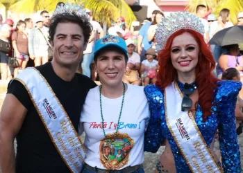Atenea Gómez Ricalde lleva colorido Desfile del Carnaval a las colonias de Isla Mujeres