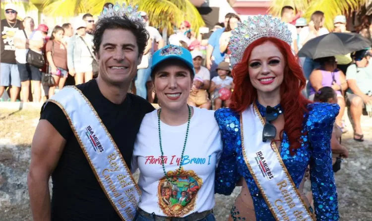 Atenea Gómez Ricalde lleva colorido Desfile del Carnaval a las colonias de Isla Mujeres