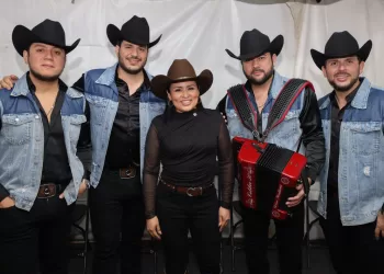 Leona Vicario vibró con “Calibre 50” en el segundo día del Carnaval “Al son de la historia y tradición”