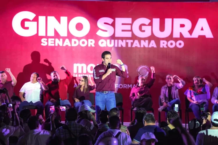 Rinde Gino Segura asamblea informativa ante más de 9 mil personas en Chetumal