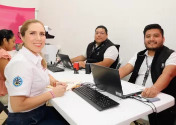 Atenea Gómez Ricalde gestiona atención del SAT en Isla Mujeres