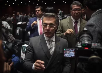 Morena deberá revisar perfiles rumbo a 2027, dice Monreal tras licencia de Mayer por show de TV