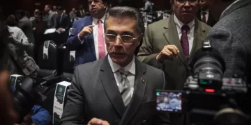 Morena deberá revisar perfiles rumbo a 2027, dice Monreal tras licencia de Mayer por show de TV